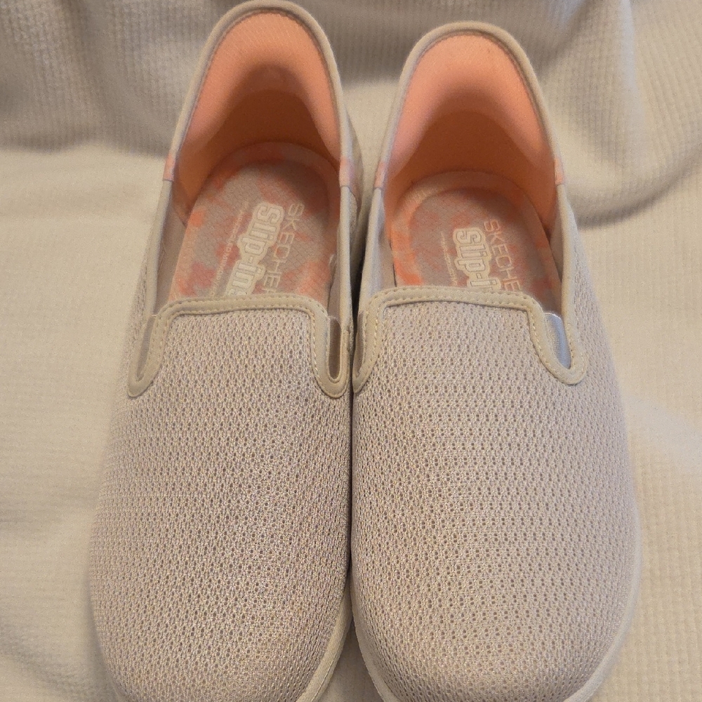 Skechers Slip-On Women's Knit Sneakers in Light Pink